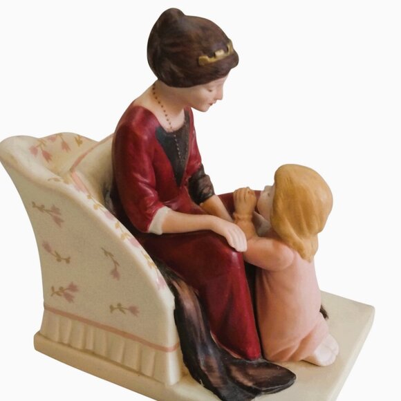 Bessie Pease Gutmann Figurine- H2156-"Now I Lay Me" 1988 Limited Edition-#1830 - Picture 6 of 12